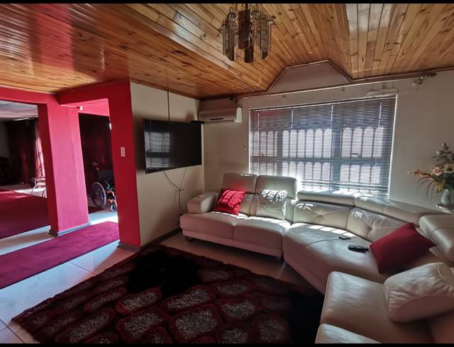 3 BEDROOM HOUSE FOR SALE IN KARLIENPARK